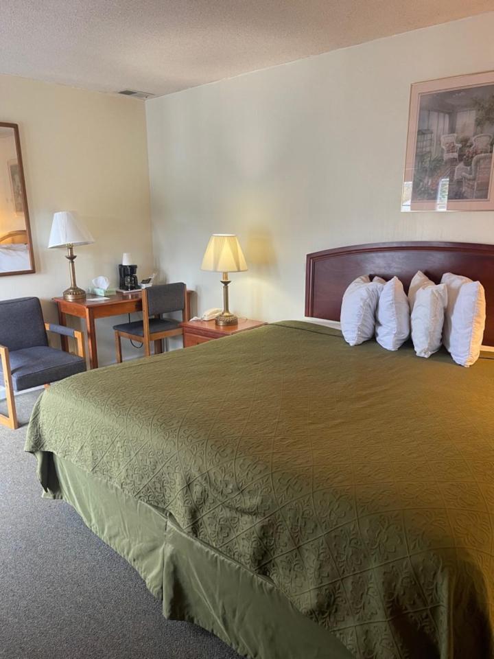 Knights Inn Mackinaw City Eksteriør billede