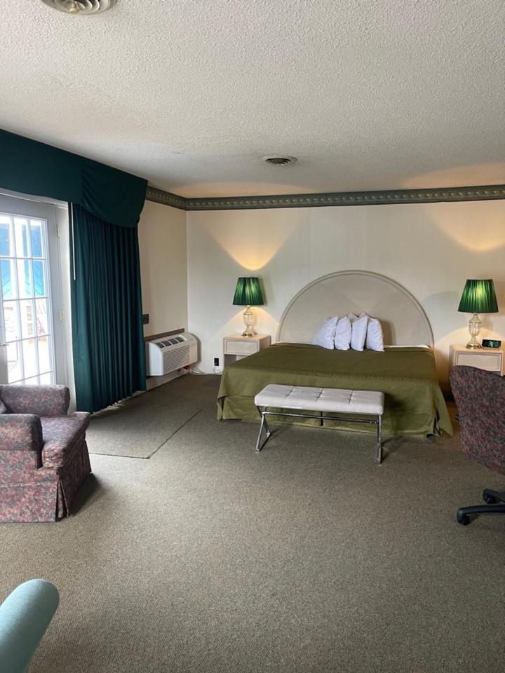 Knights Inn Mackinaw City Eksteriør billede
