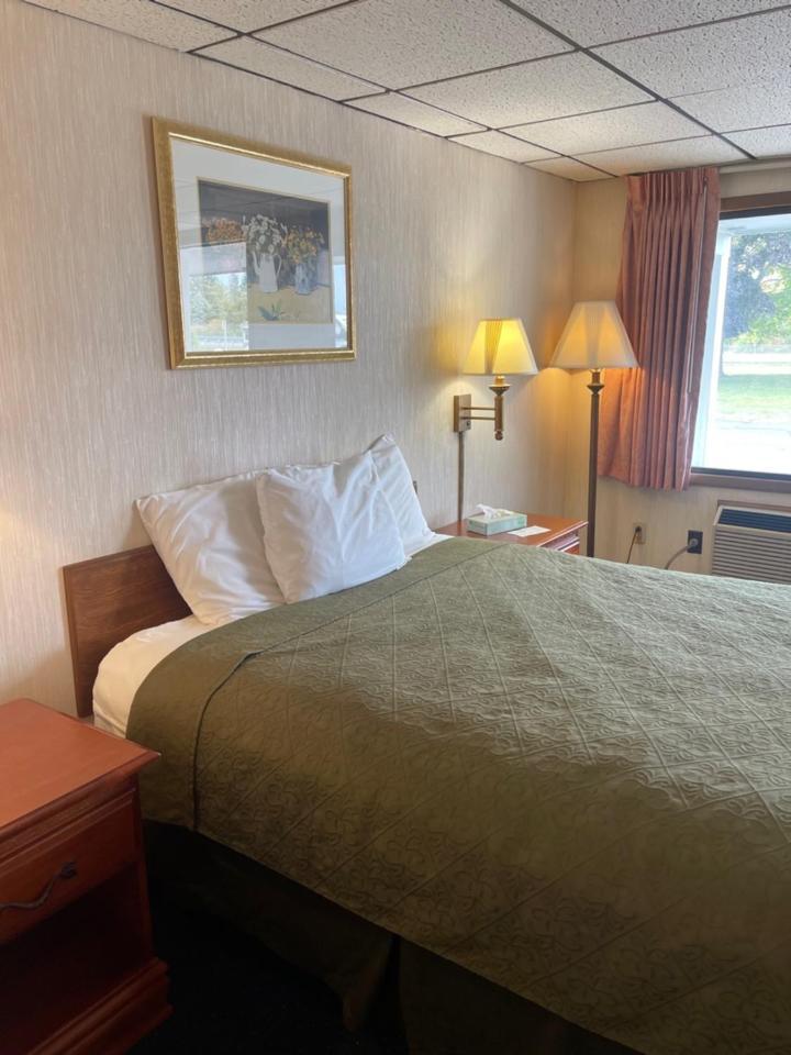 Knights Inn Mackinaw City Eksteriør billede