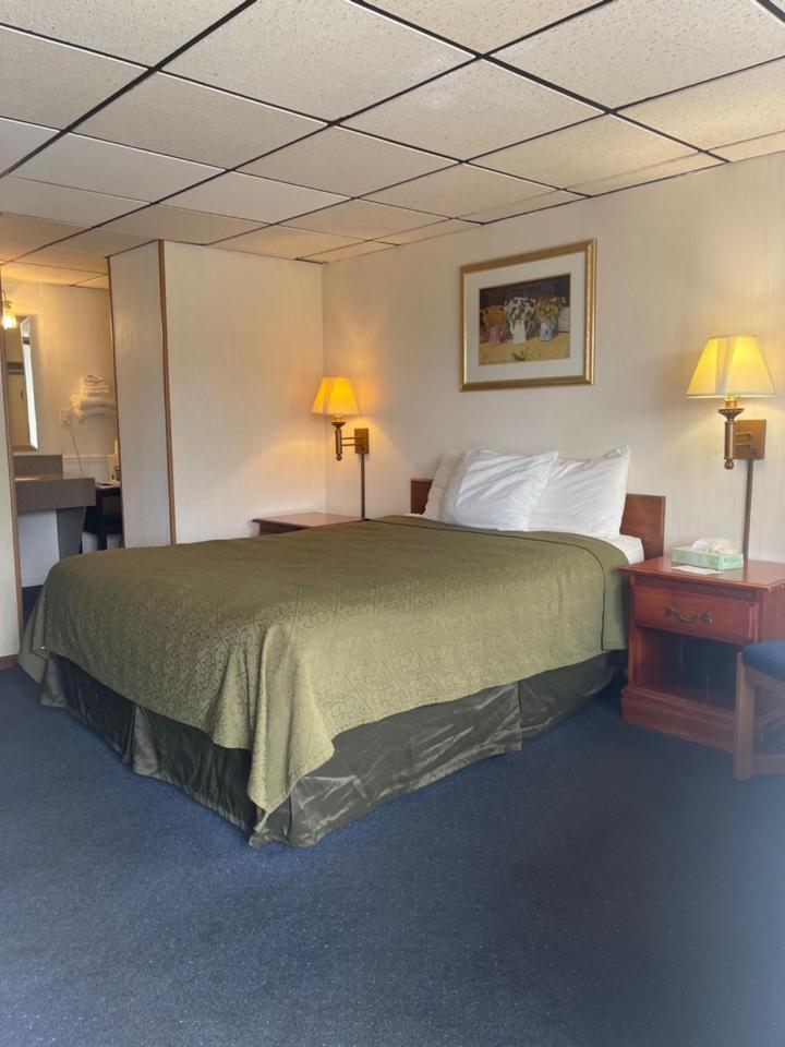 Knights Inn Mackinaw City Eksteriør billede