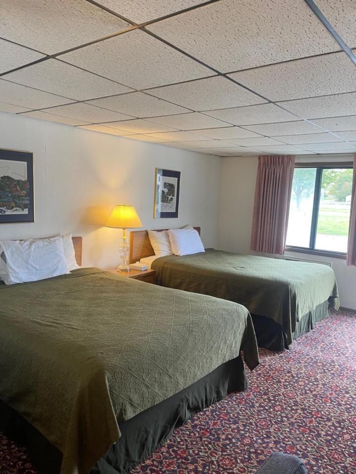 Knights Inn Mackinaw City Eksteriør billede