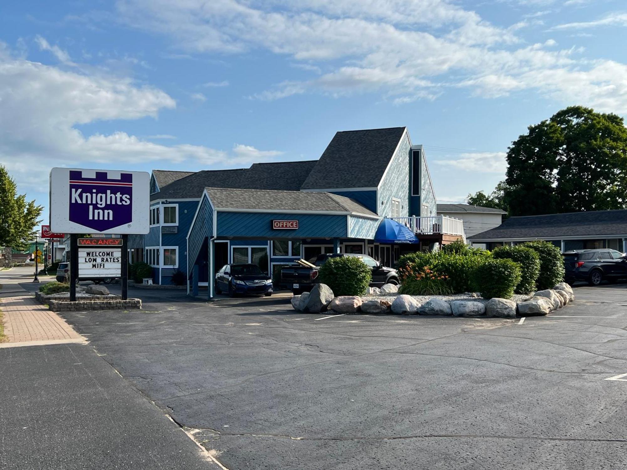 Knights Inn Mackinaw City Eksteriør billede
