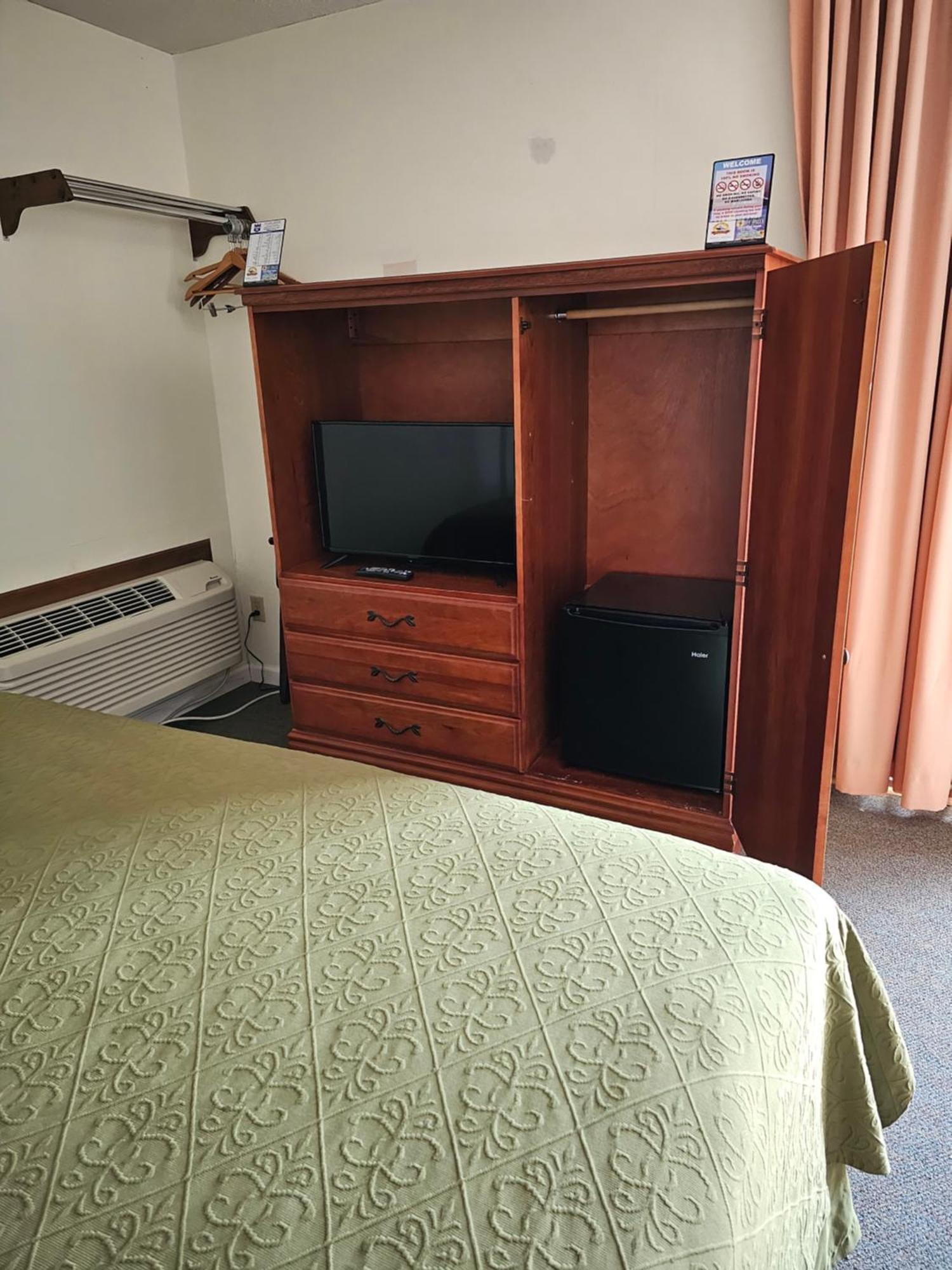 Knights Inn Mackinaw City Eksteriør billede