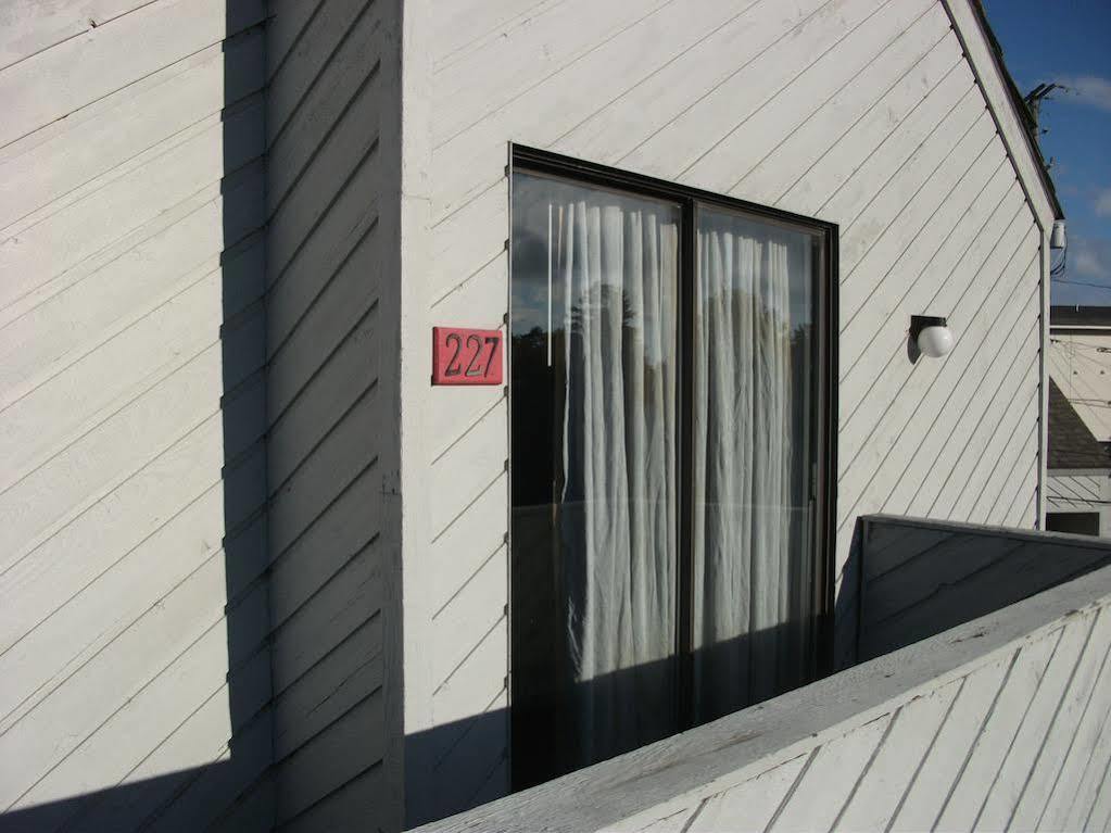 Knights Inn Mackinaw City Eksteriør billede