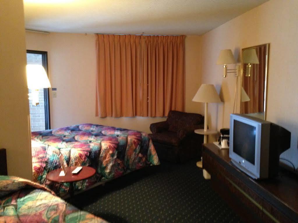 Knights Inn Mackinaw City Eksteriør billede