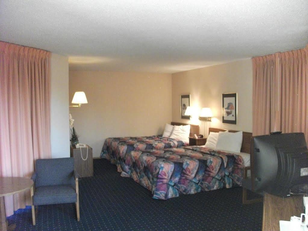 Knights Inn Mackinaw City Eksteriør billede